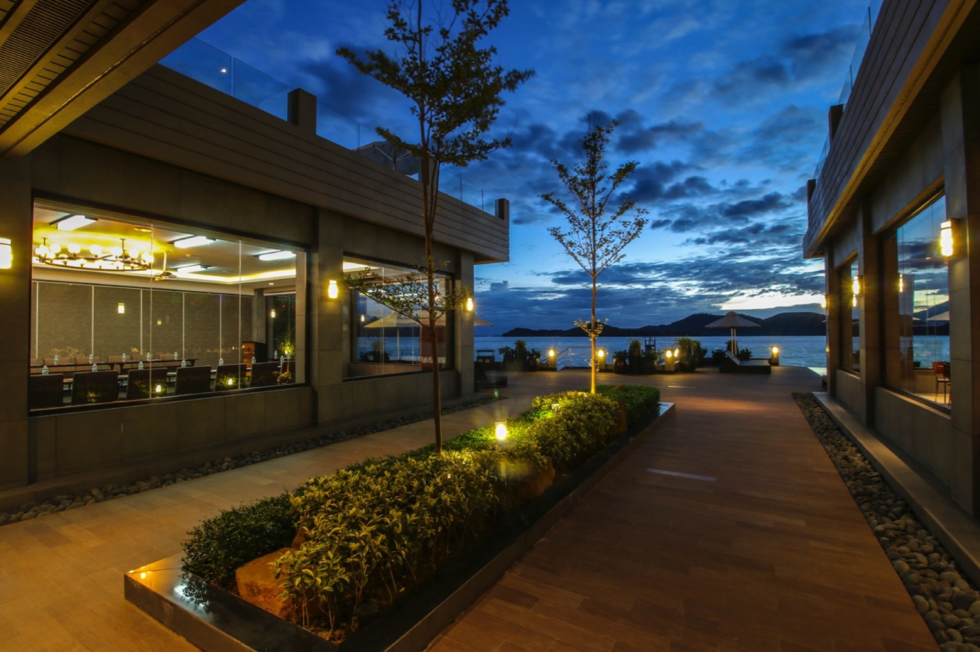 Two Seasons Coron Bayside Hotel