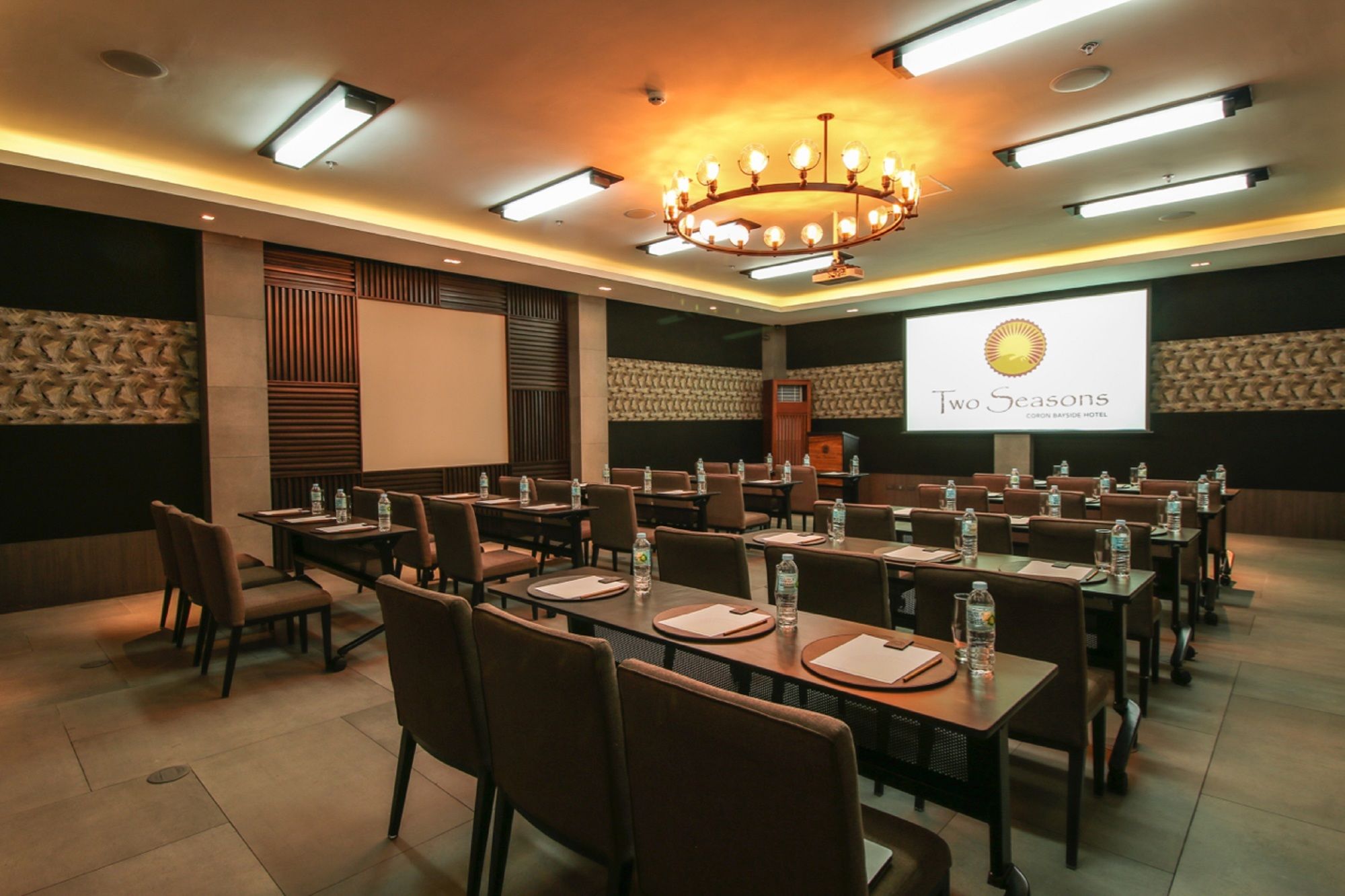 Two Seasons Coron Bayside Hotel