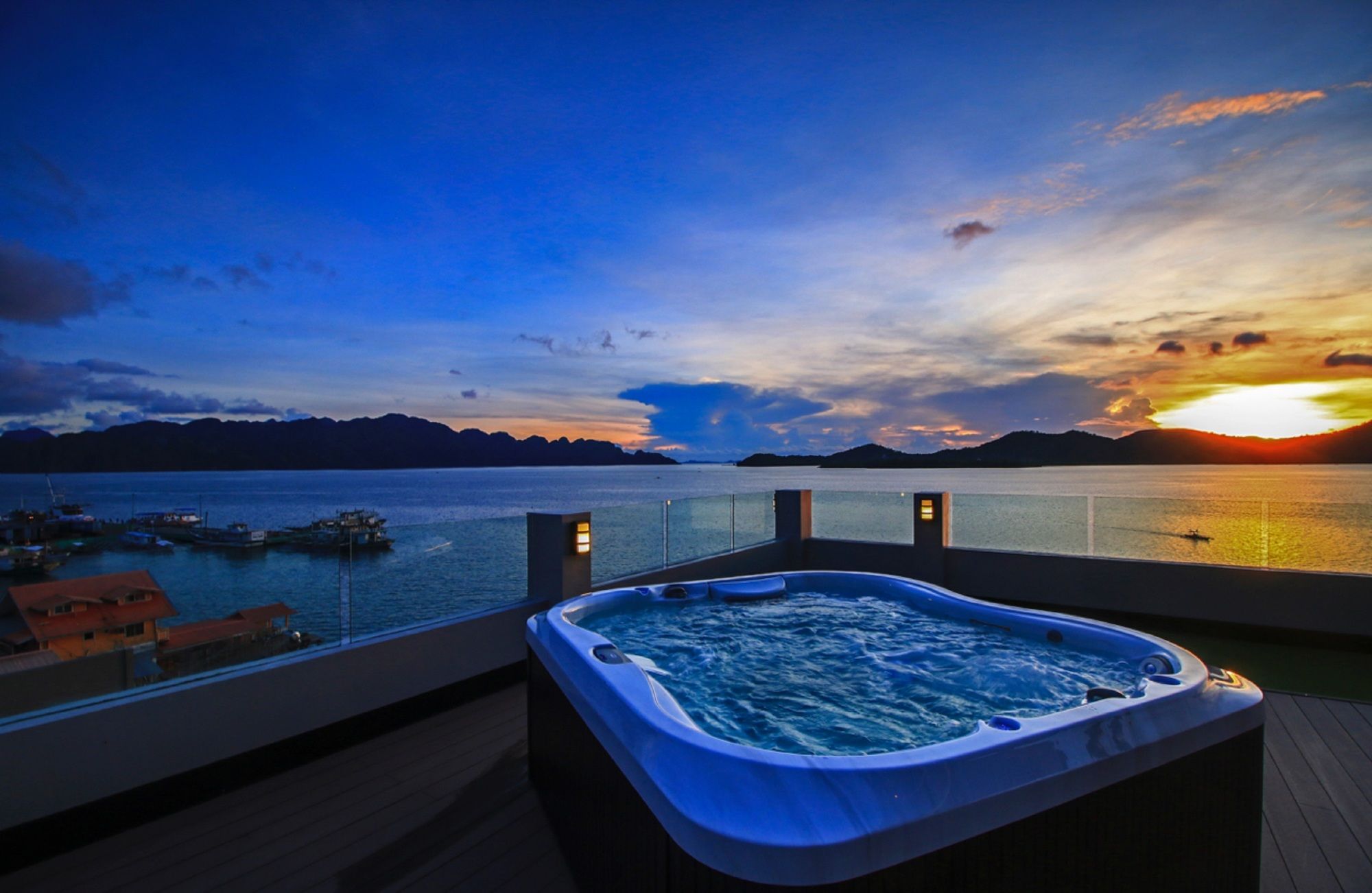 Two Seasons Coron Bayside Hotel