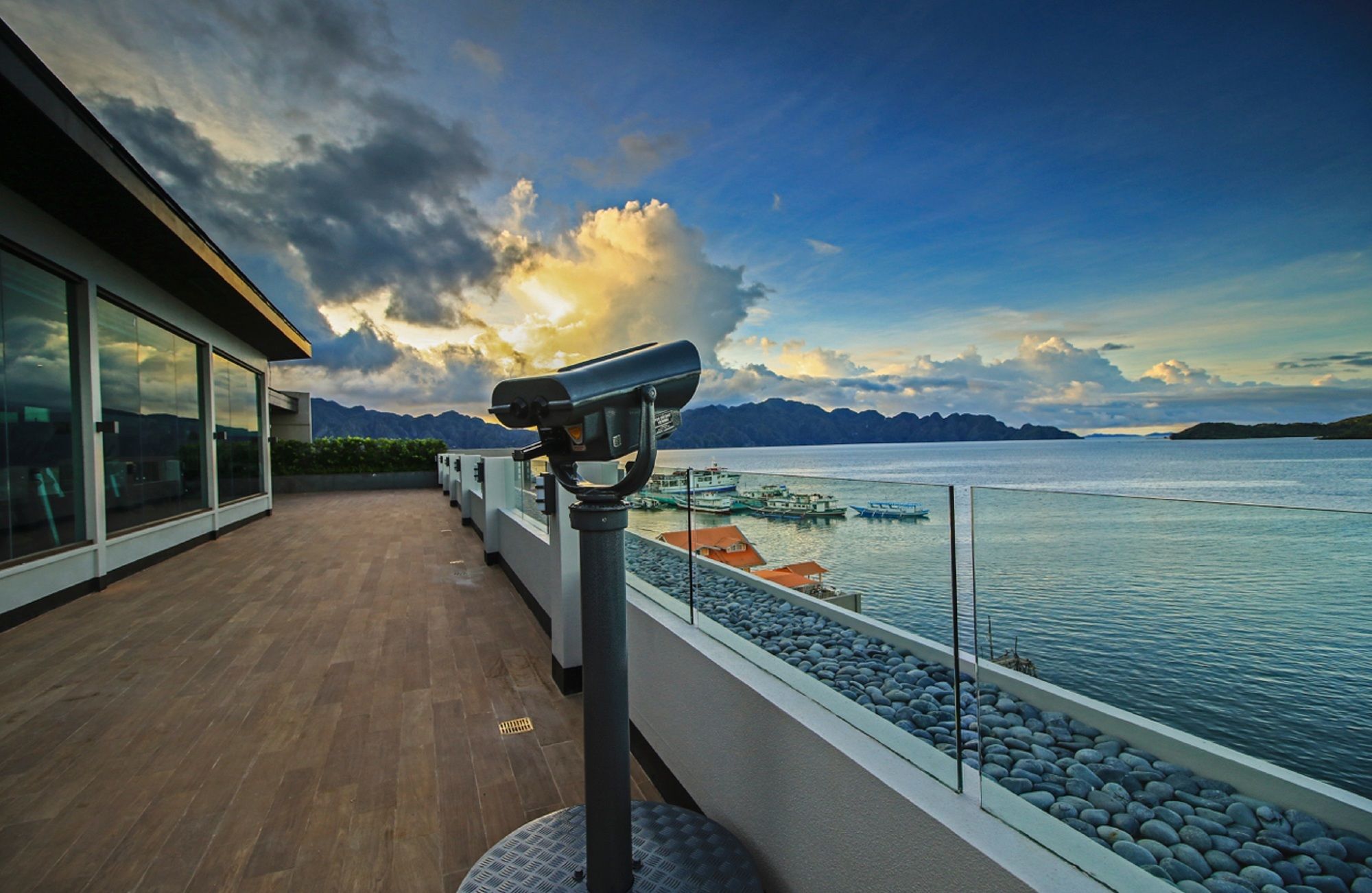 Two Seasons Coron Bayside Hotel
