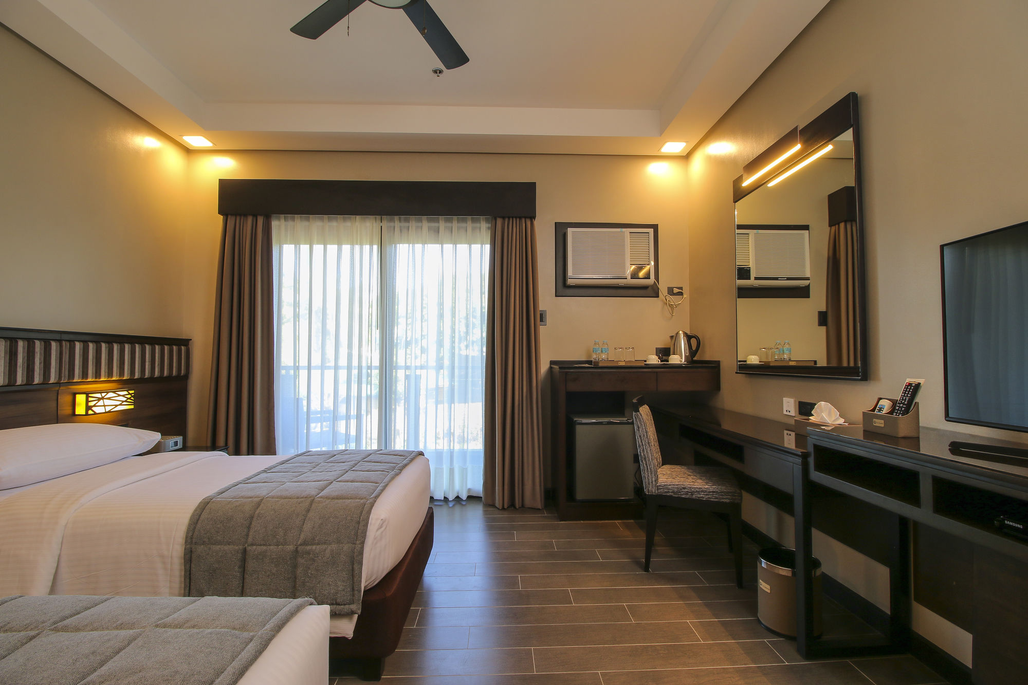 Two Seasons Coron Bayside Hotel