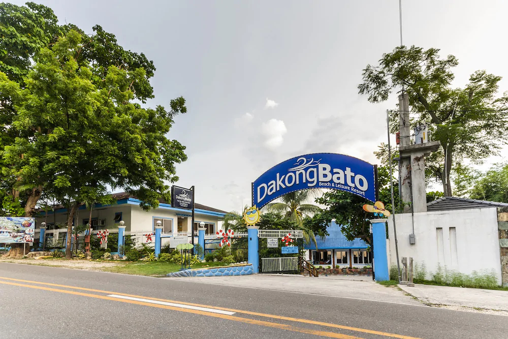 Dakong Bato Beach And Leisure Resort by OYO Rooms