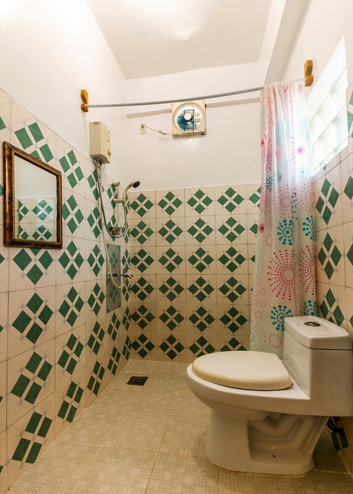 Dakong Bato Beach And Leisure Resort by OYO Rooms