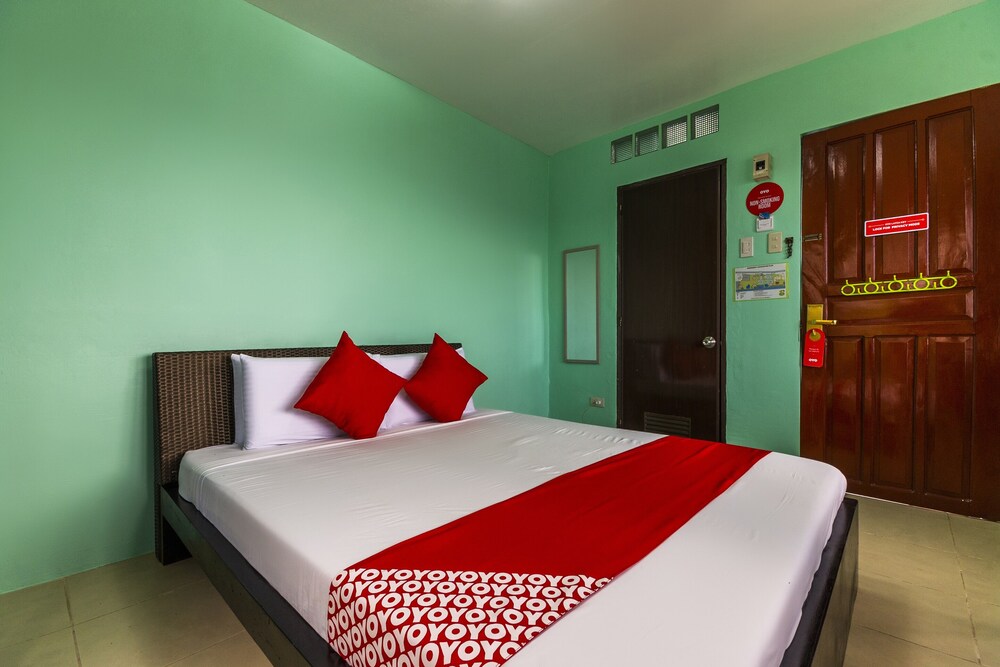 Dakong Bato Beach And Leisure Resort by OYO Rooms