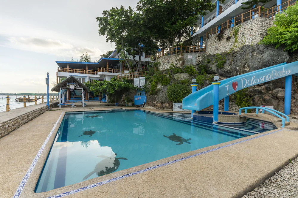 Dakong Bato Beach And Leisure Resort by OYO Rooms