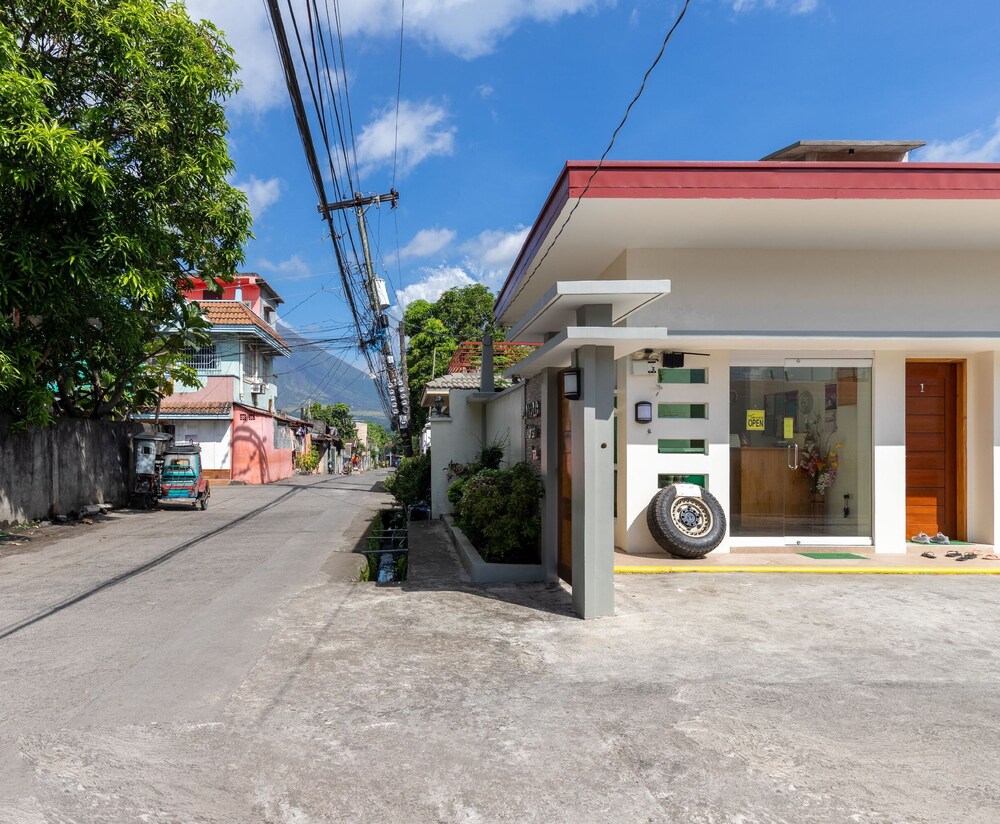 Alinchlo Hotel by ZEN Rooms