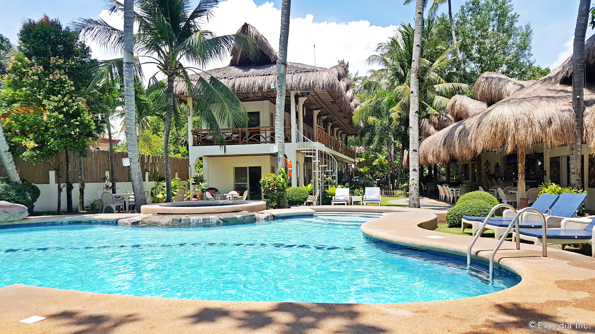 Mikes Dauin Beach Resort