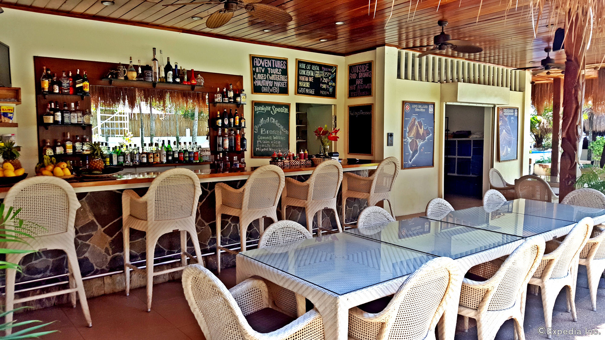 Mikes Dauin Beach Resort