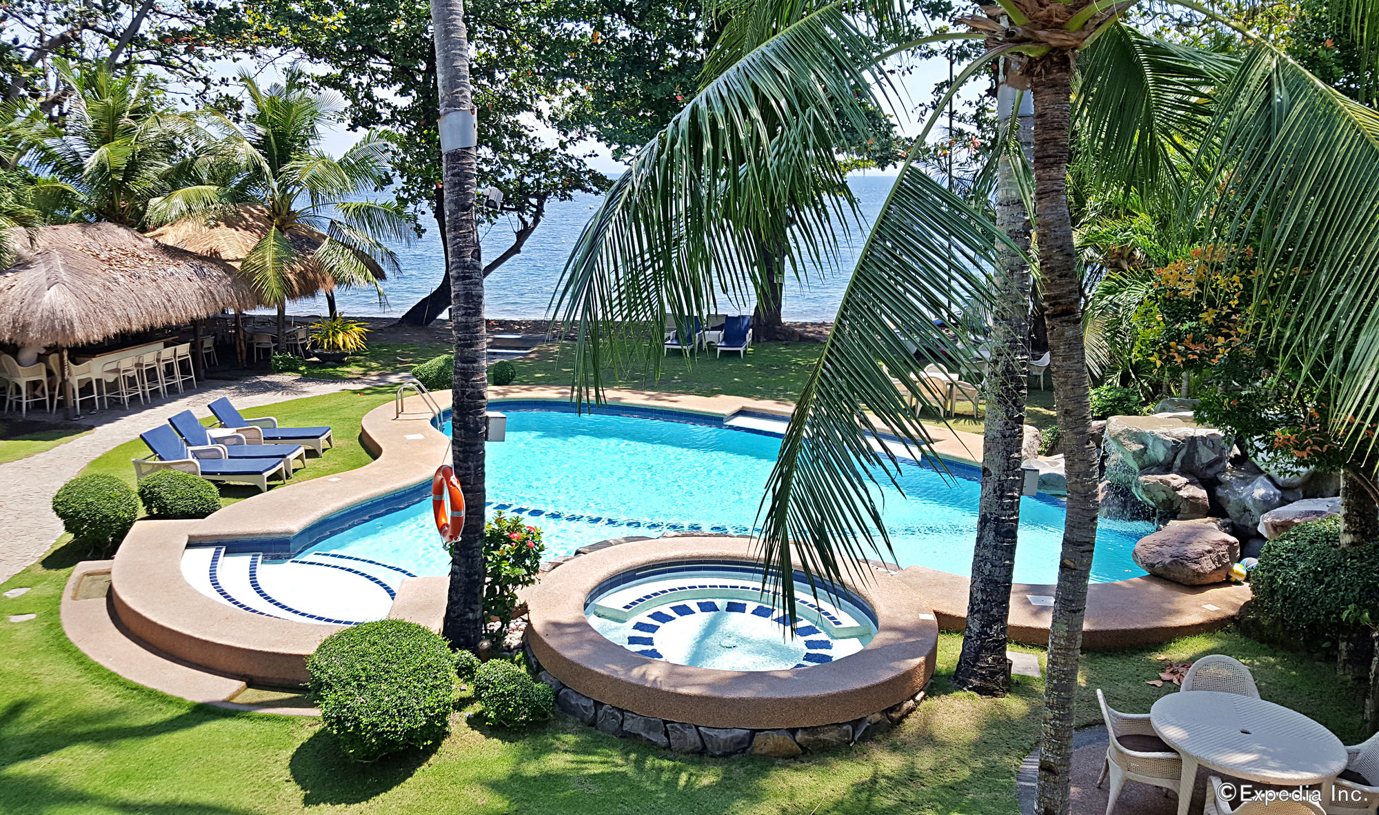 Mikes Dauin Beach Resort