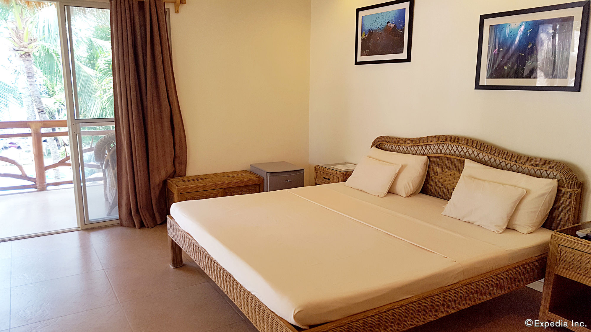 Mikes Dauin Beach Resort