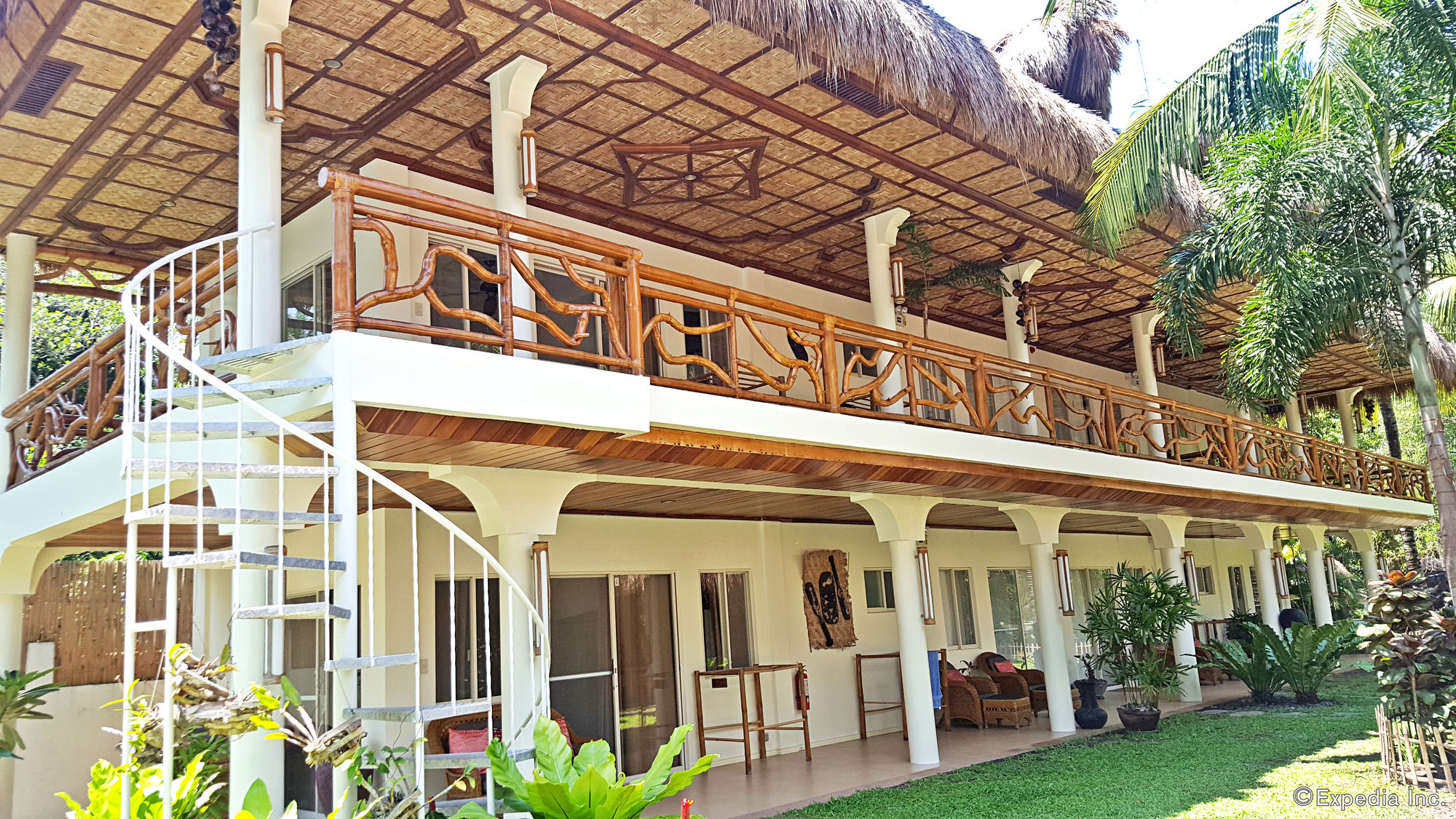 Mikes Dauin Beach Resort