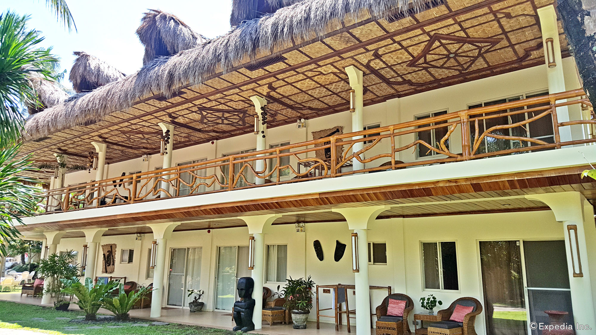 Mikes Dauin Beach Resort