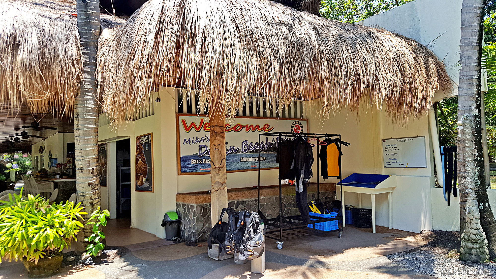 Mikes Dauin Beach Resort