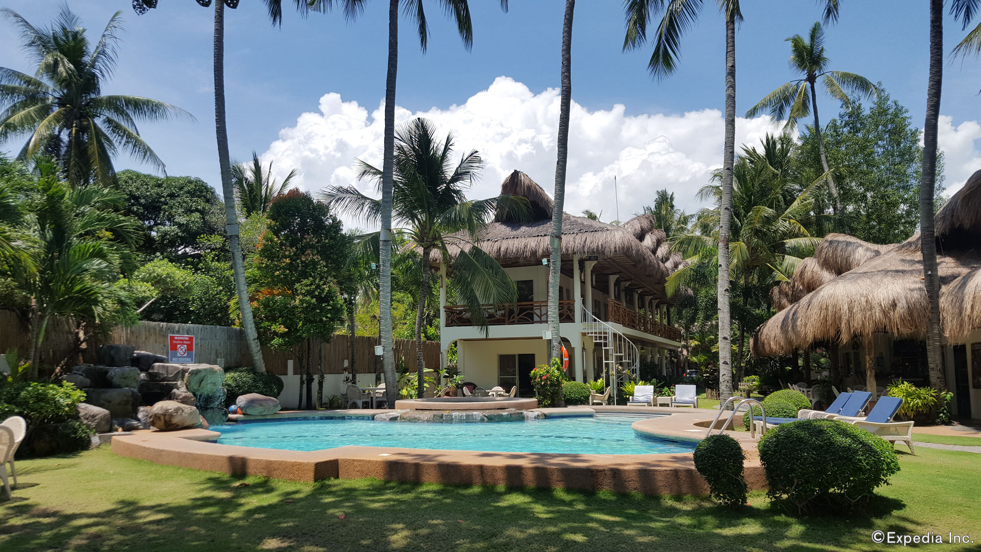 Mikes Dauin Beach Resort