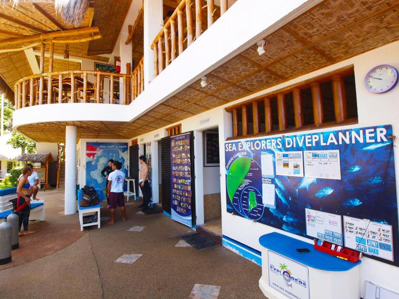 Pura Vida Beach & Dive Resort