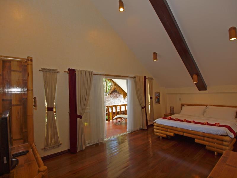 Pura Vida Beach & Dive Resort