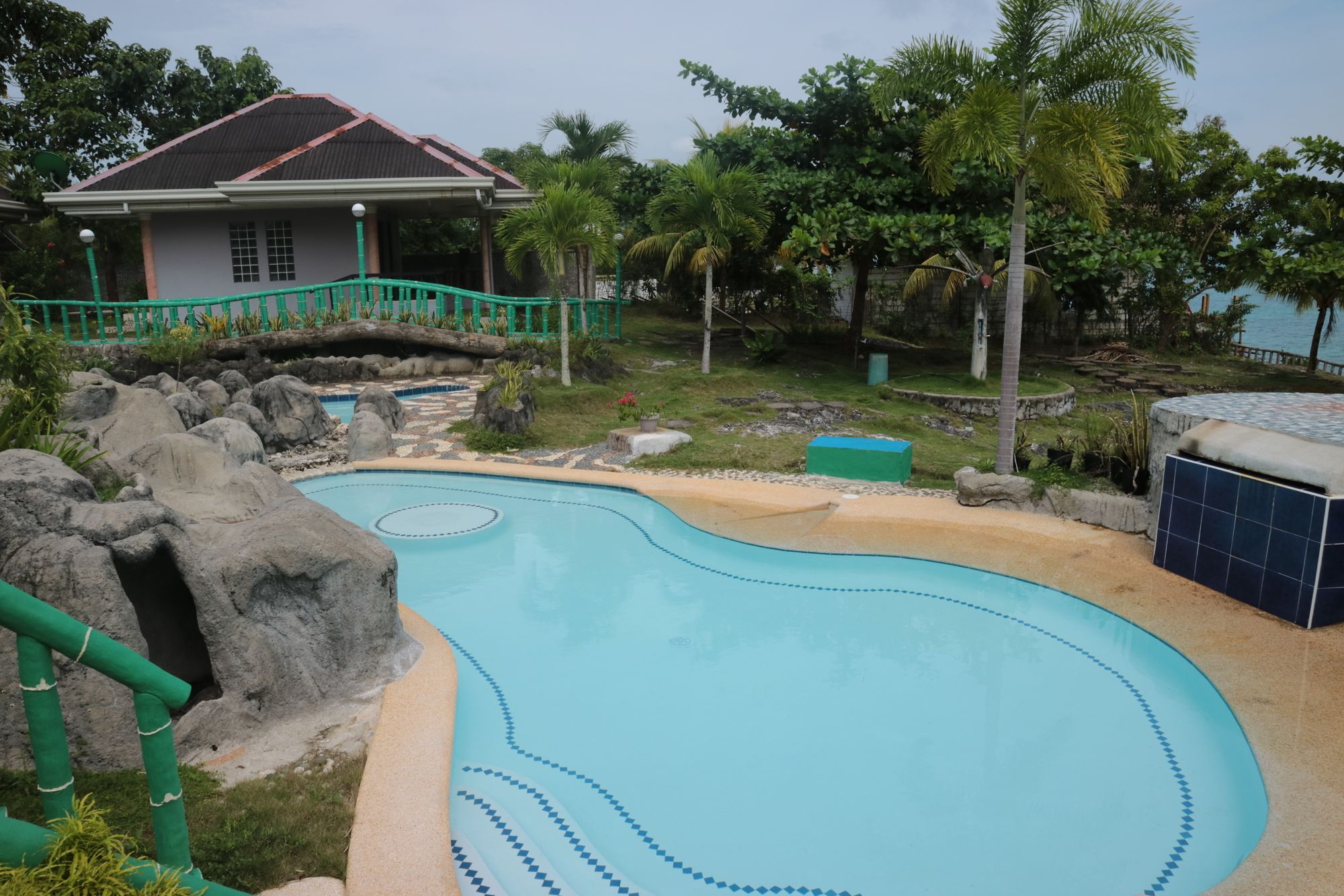 Hidden Coral Diver's Club And Resort