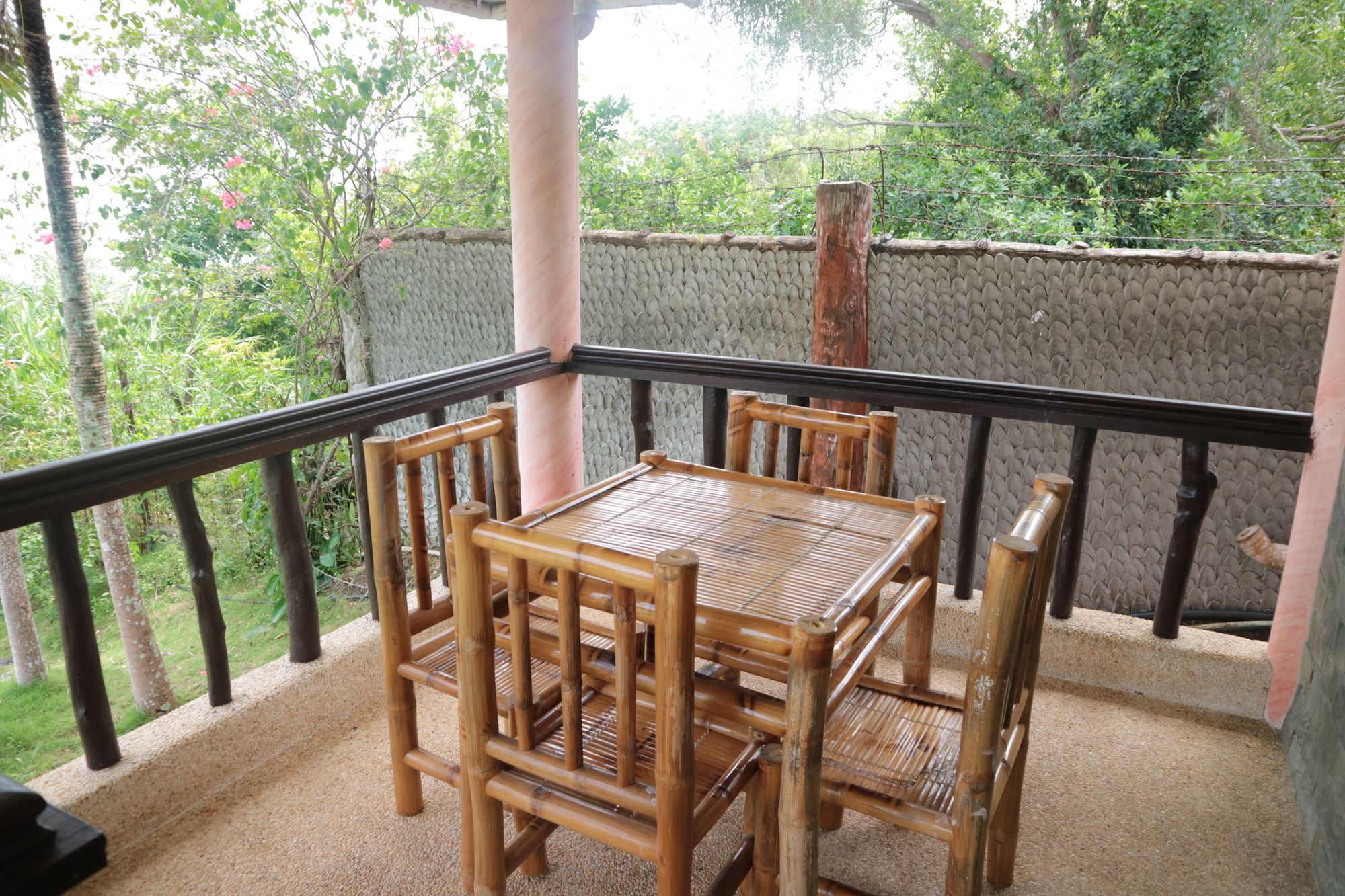 Hidden Coral Diver's Club And Resort