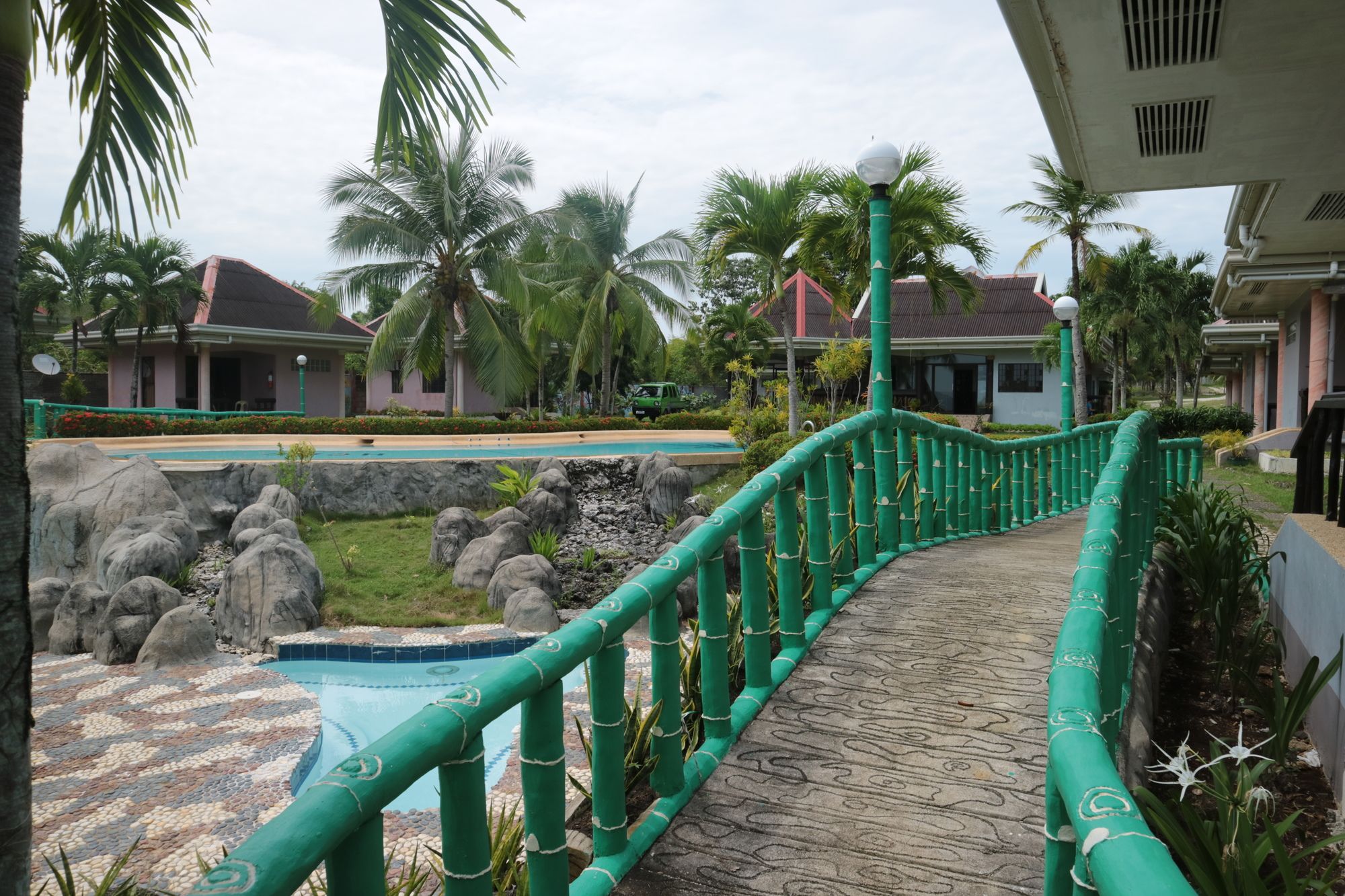 Hidden Coral Diver's Club And Resort