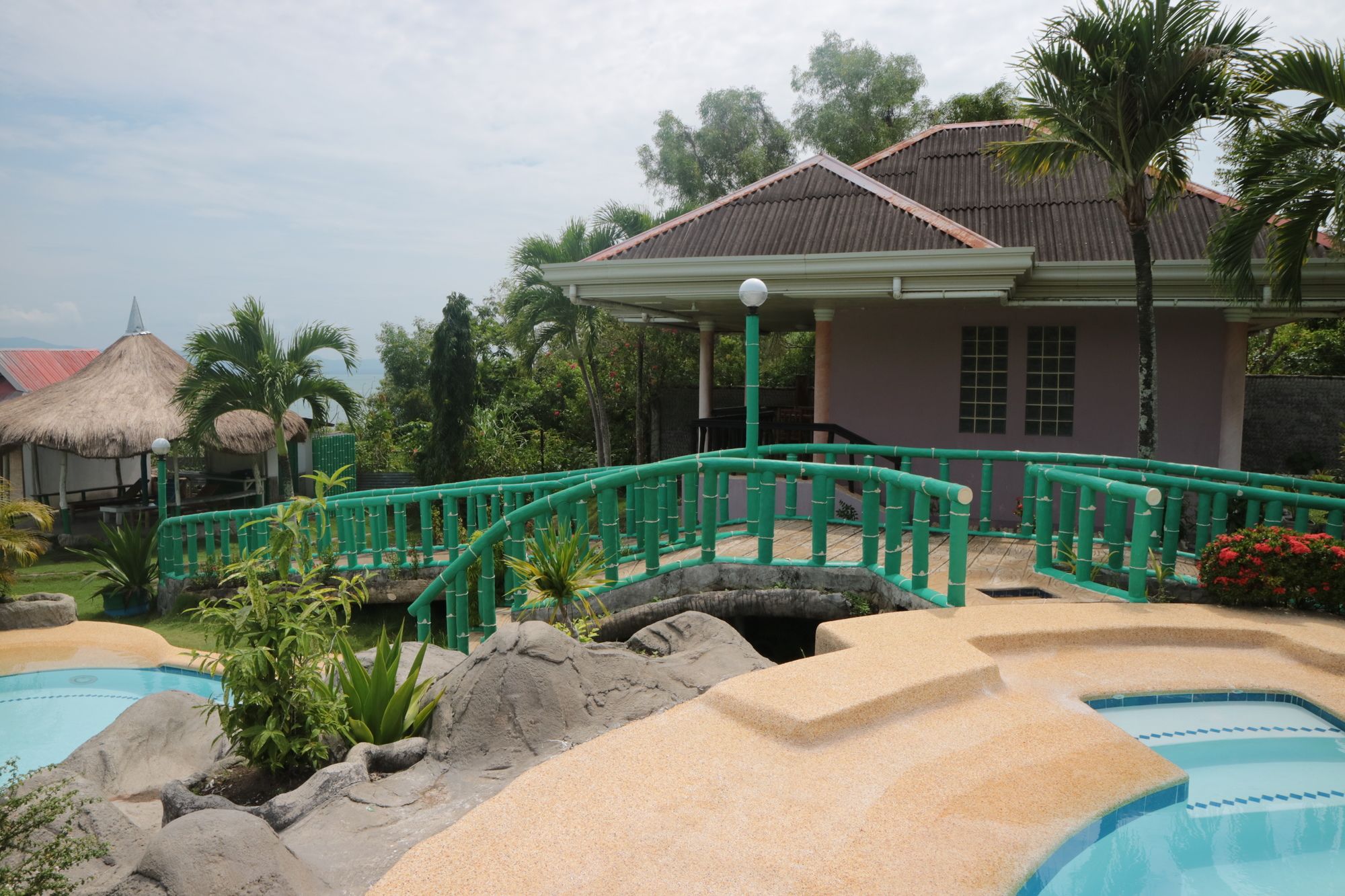 Hidden Coral Diver's Club And Resort