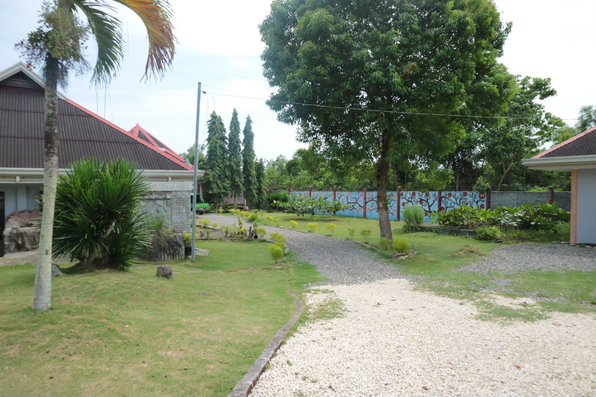 Hidden Coral Diver's Club And Resort