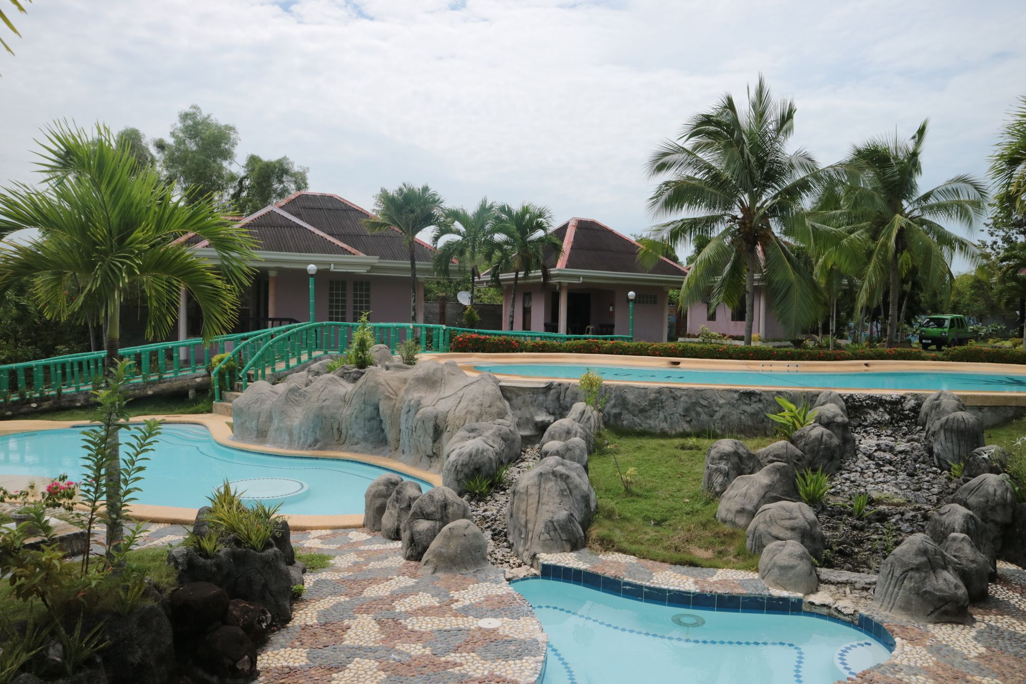 Hidden Coral Diver's Club And Resort