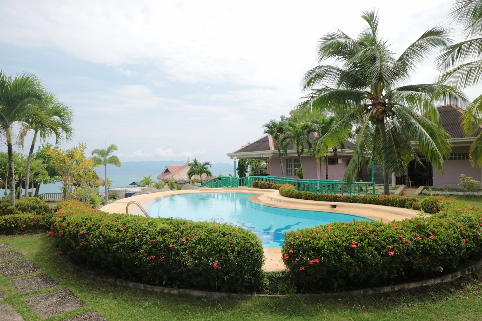 Hidden Coral Diver's Club And Resort