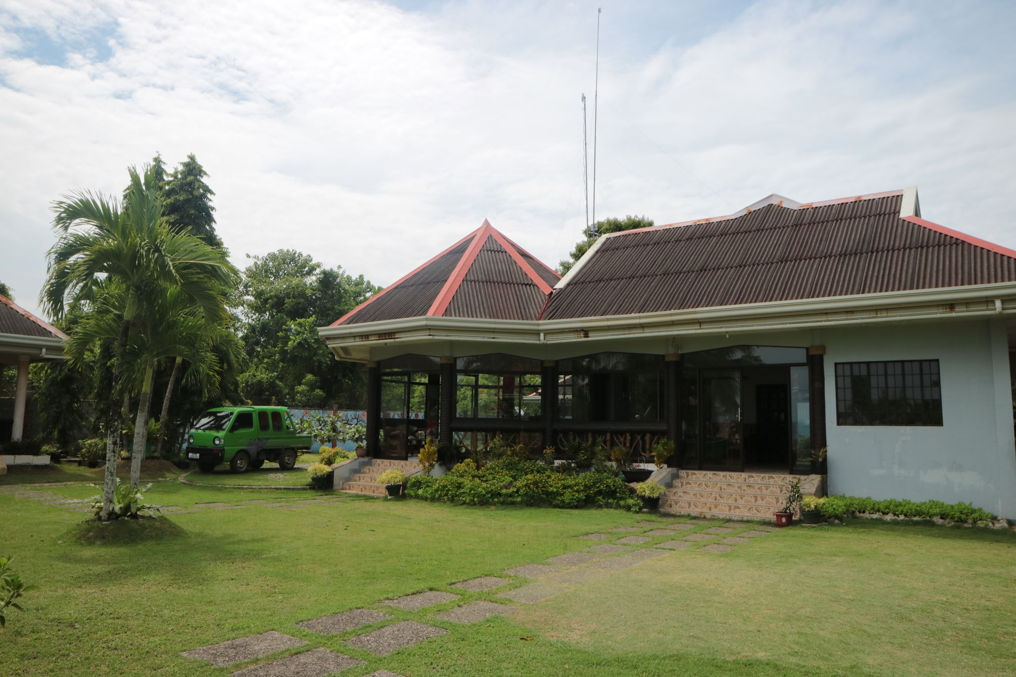 Hidden Coral Diver's Club And Resort