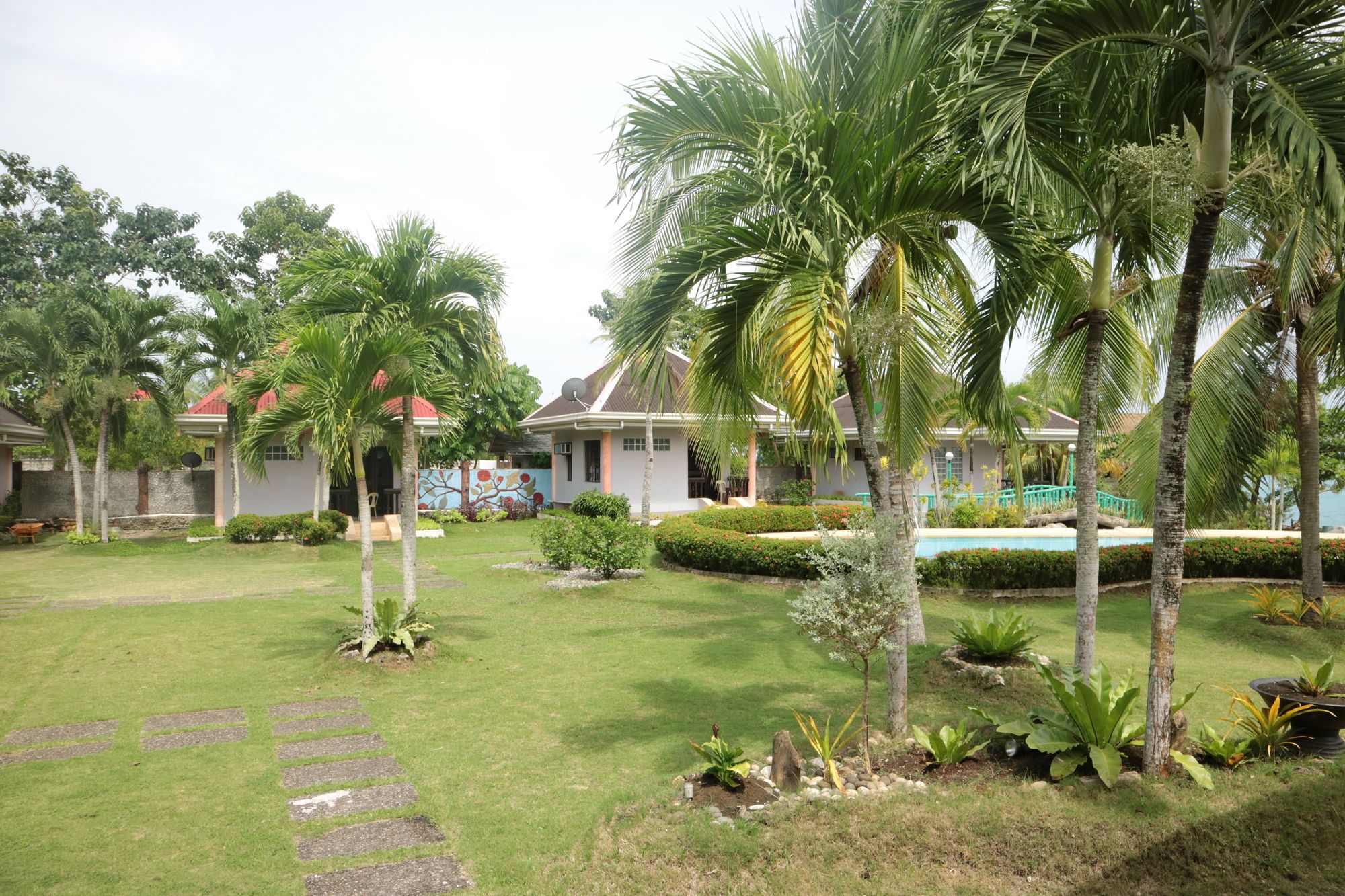 Hidden Coral Diver's Club And Resort