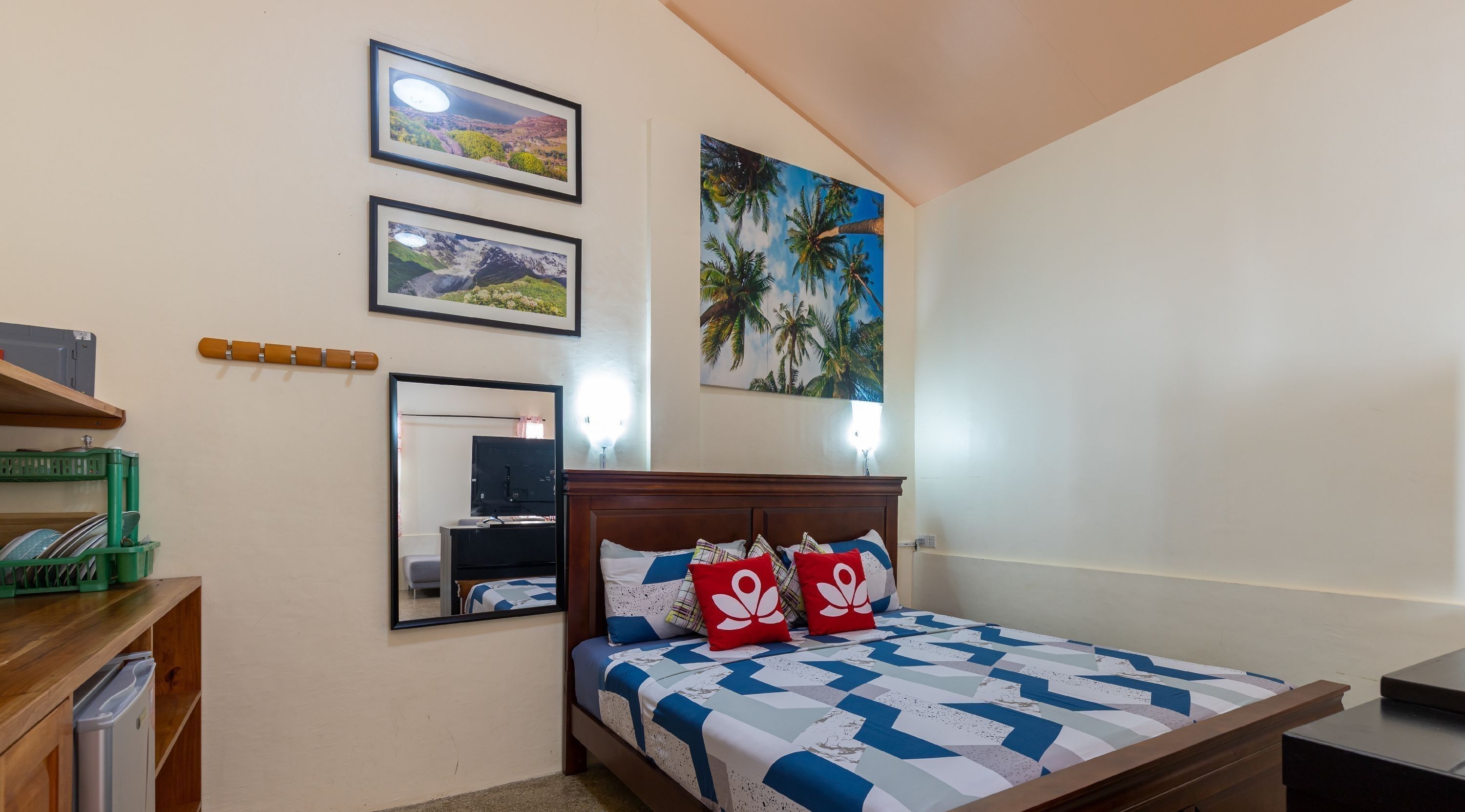Icebear Bar and Tourist Inn by ZEN Rooms