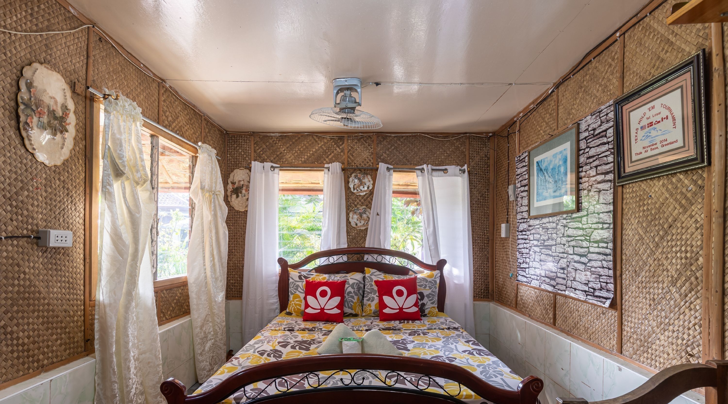 Icebear Bar and Tourist Inn by ZEN Rooms
