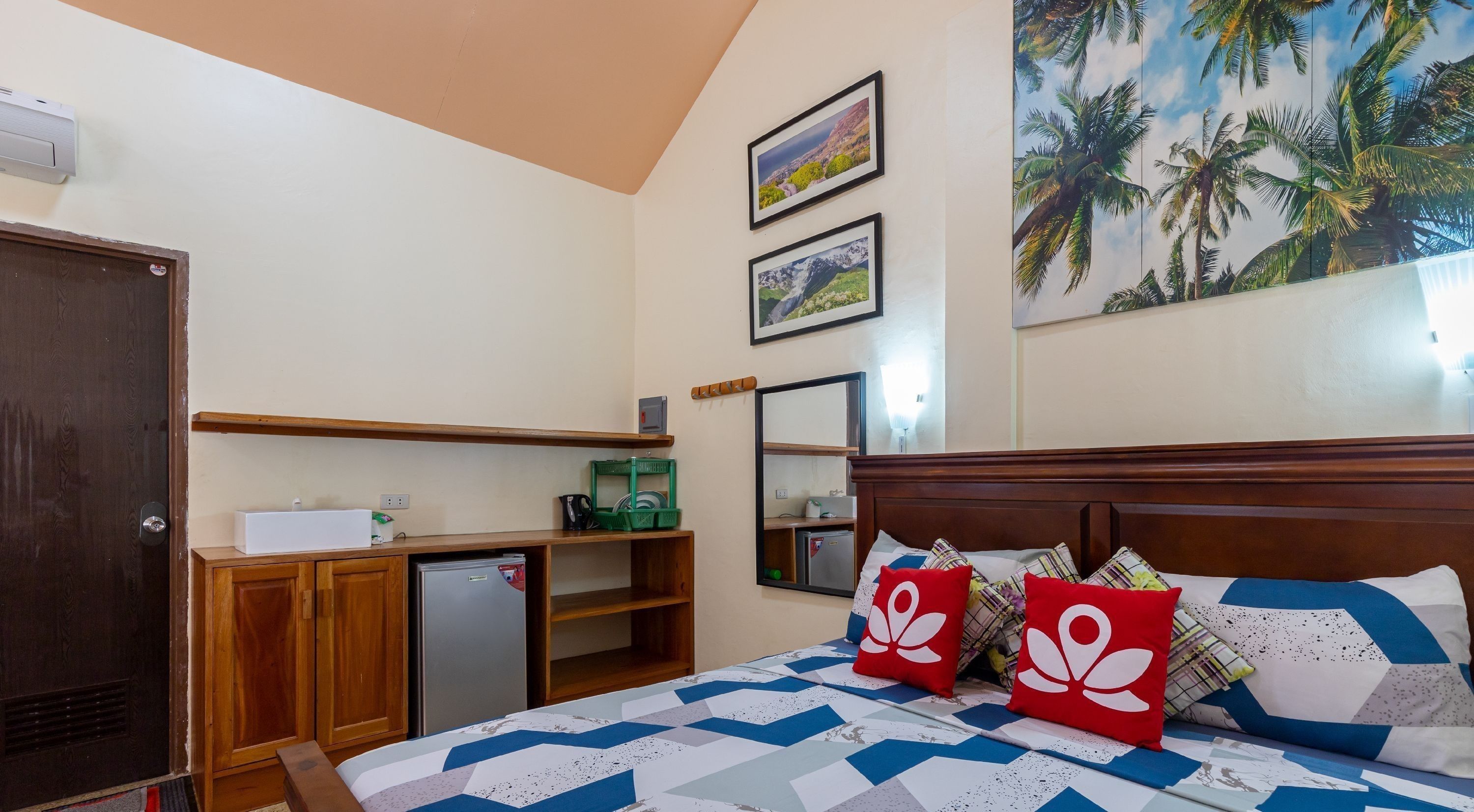 Icebear Bar and Tourist Inn by ZEN Rooms