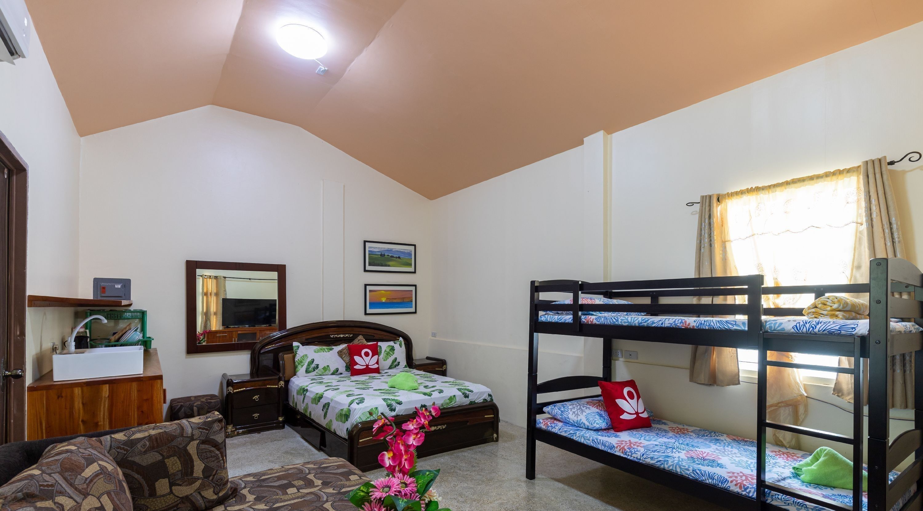 Icebear Bar and Tourist Inn by ZEN Rooms