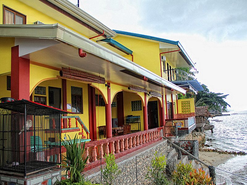 Capt. Hook's Red Parrot Inn