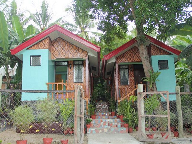 Capt. Hook's Red Parrot Inn