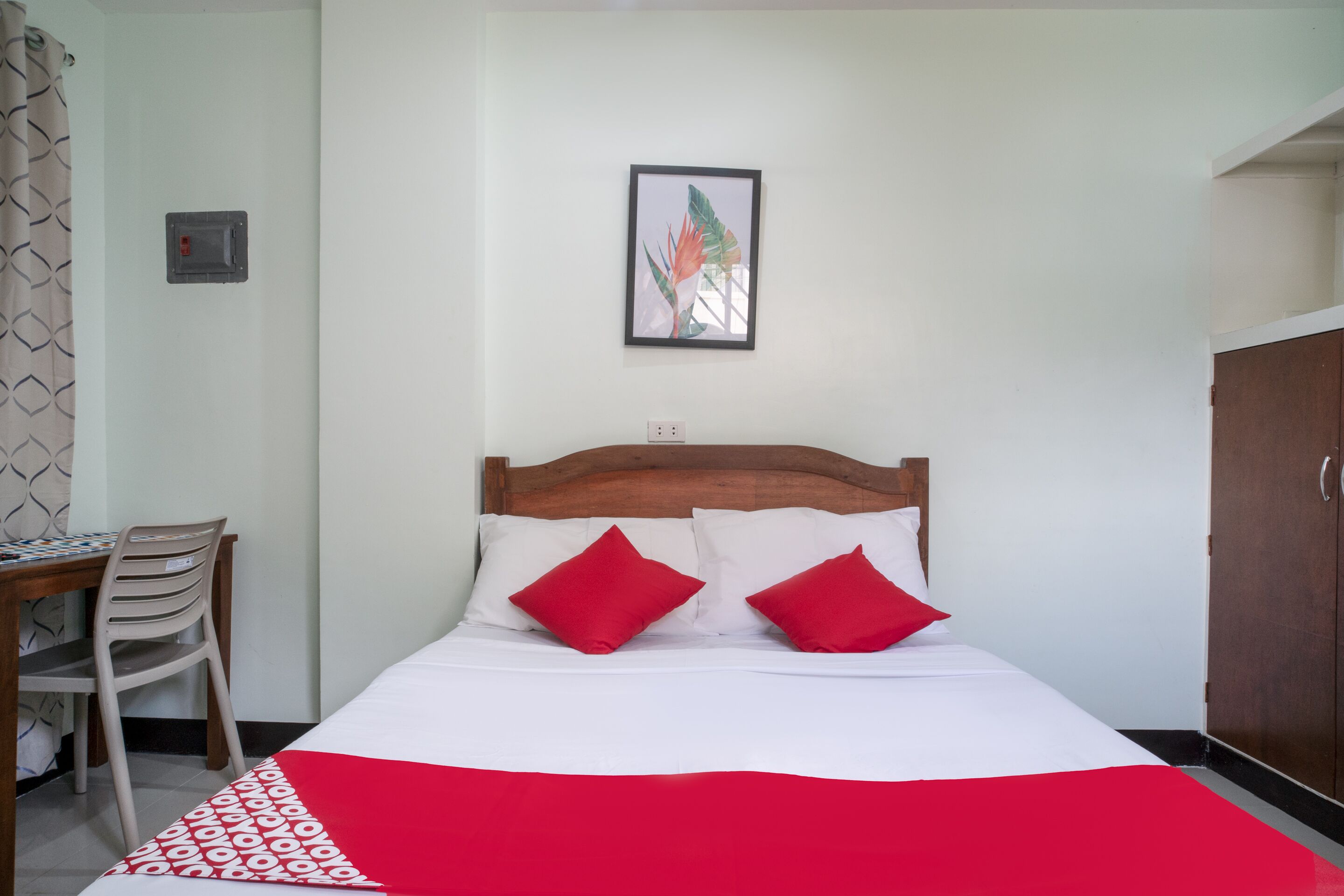 Chateau Cinco Dormitel by OYO Rooms