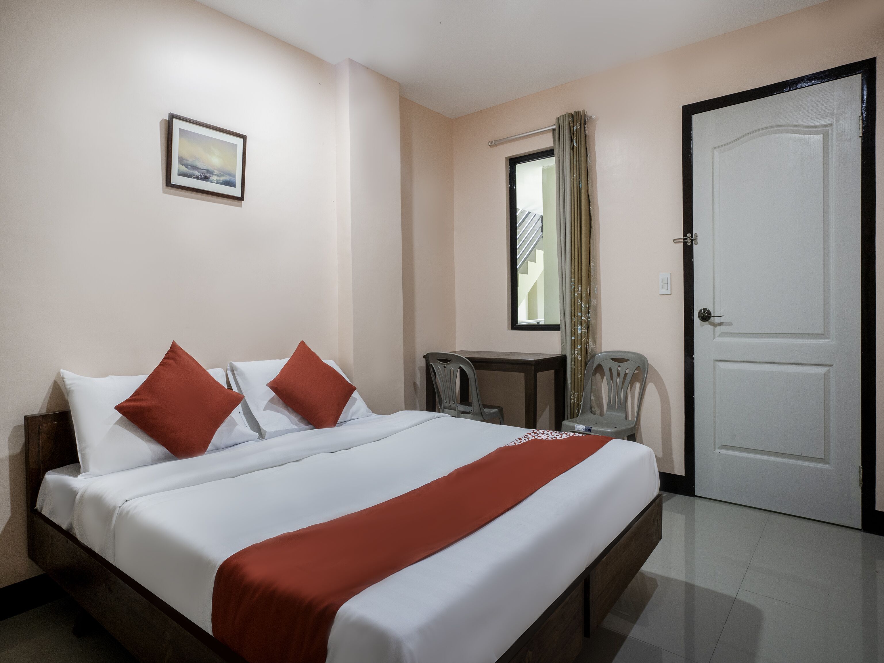 Chateau Cinco Dormitel by OYO Rooms