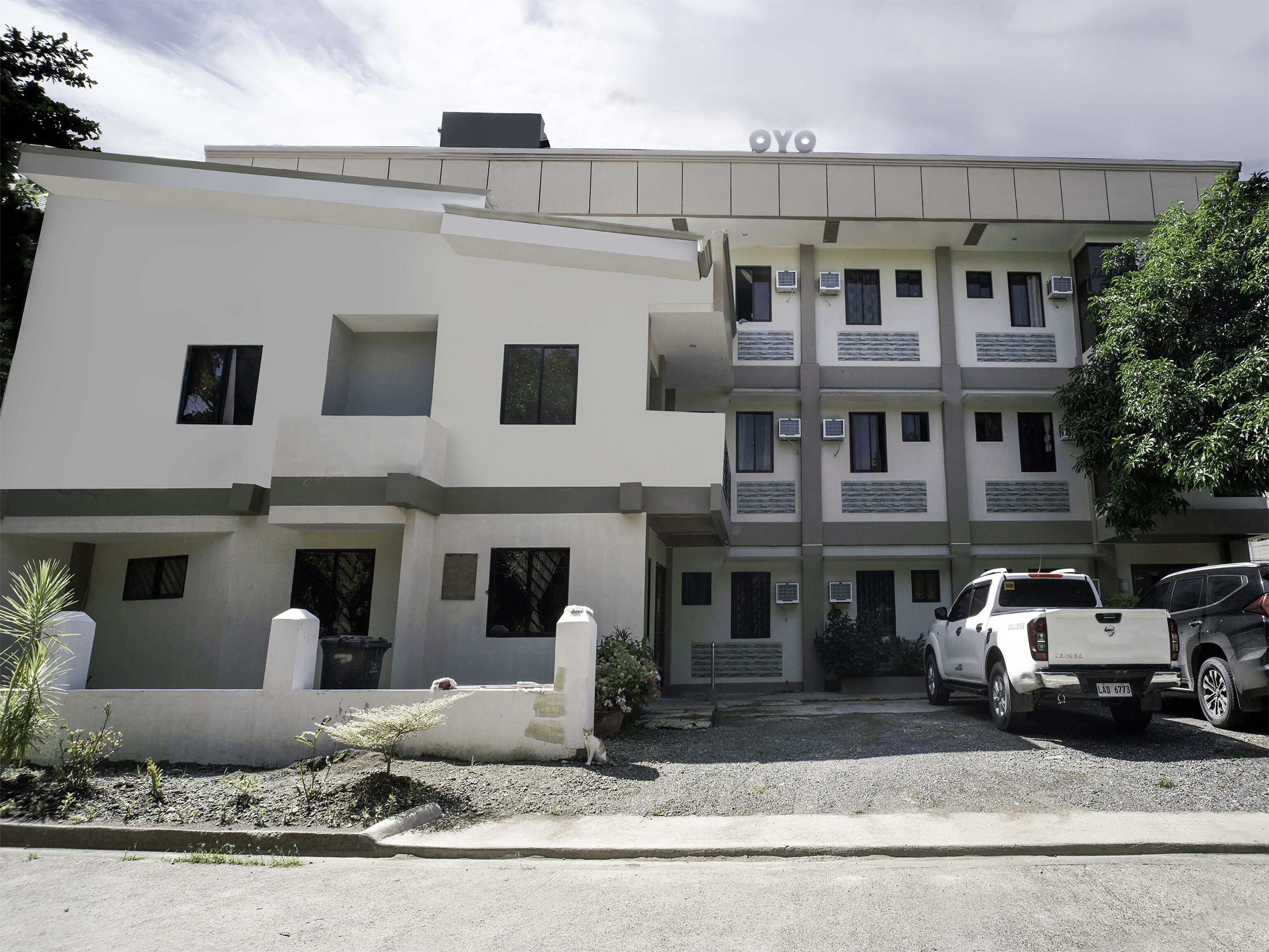 Chateau Cinco Dormitel by OYO Rooms