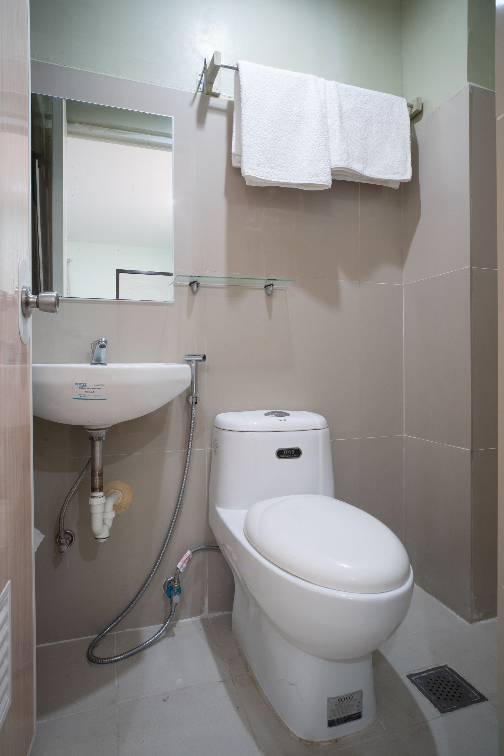 Chateau Cinco Dormitel by OYO Rooms