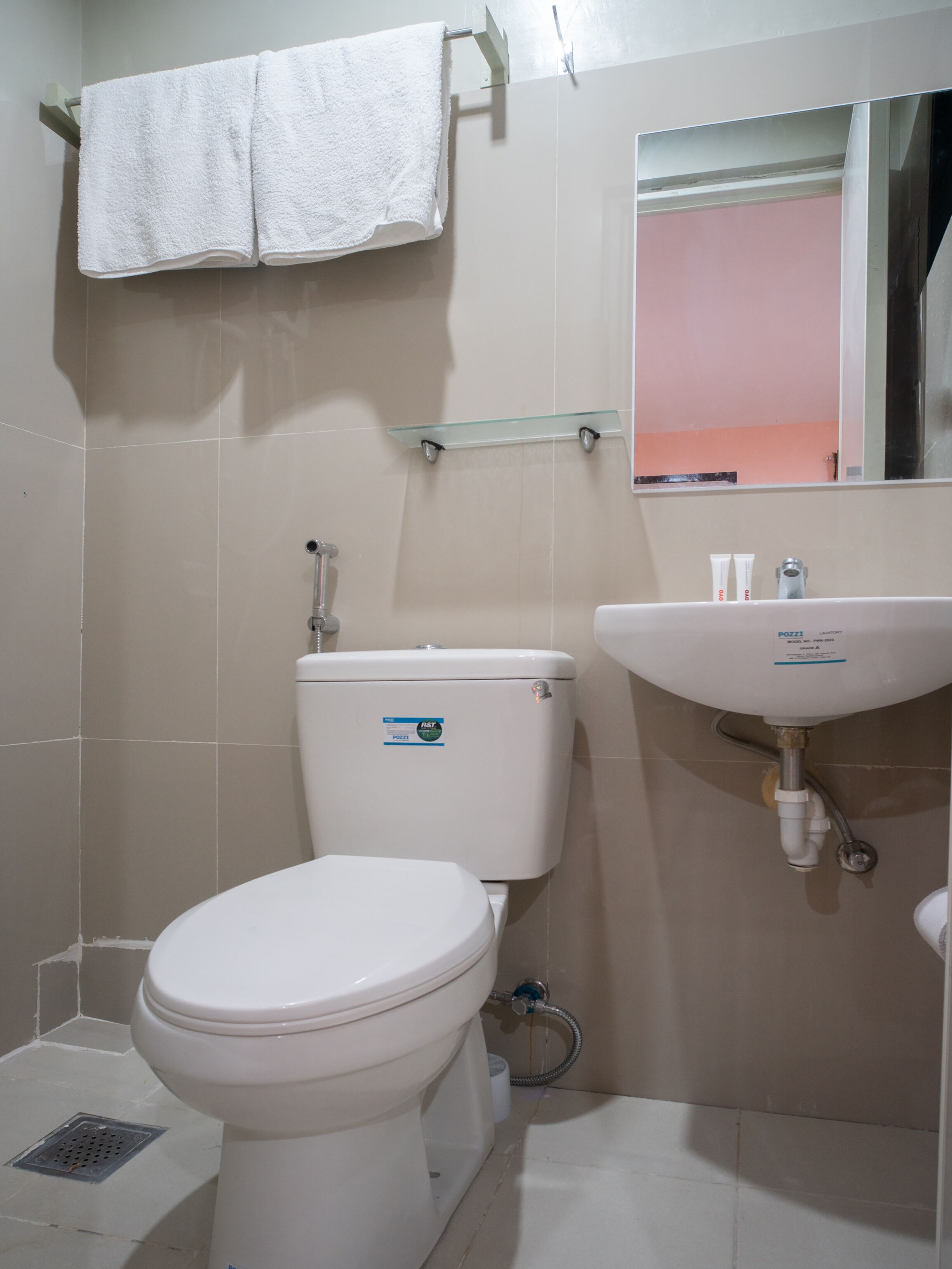 Chateau Cinco Dormitel by OYO Rooms