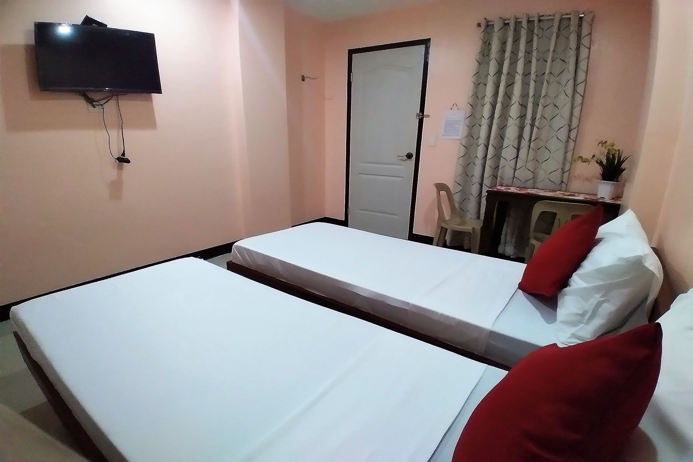 Chateau Cinco Dormitel by OYO Rooms