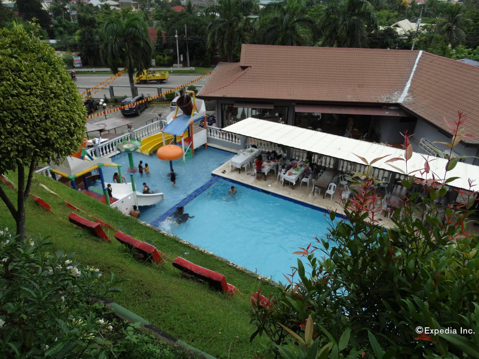D’Japanese Tunnel Family Resort