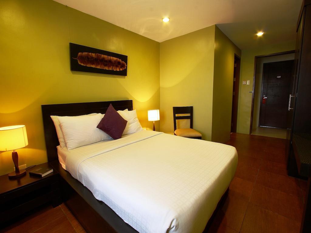 Home Crest Hotel