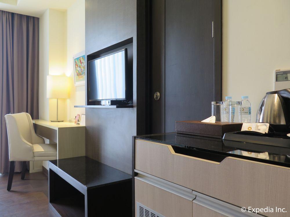 Home Crest Hotel