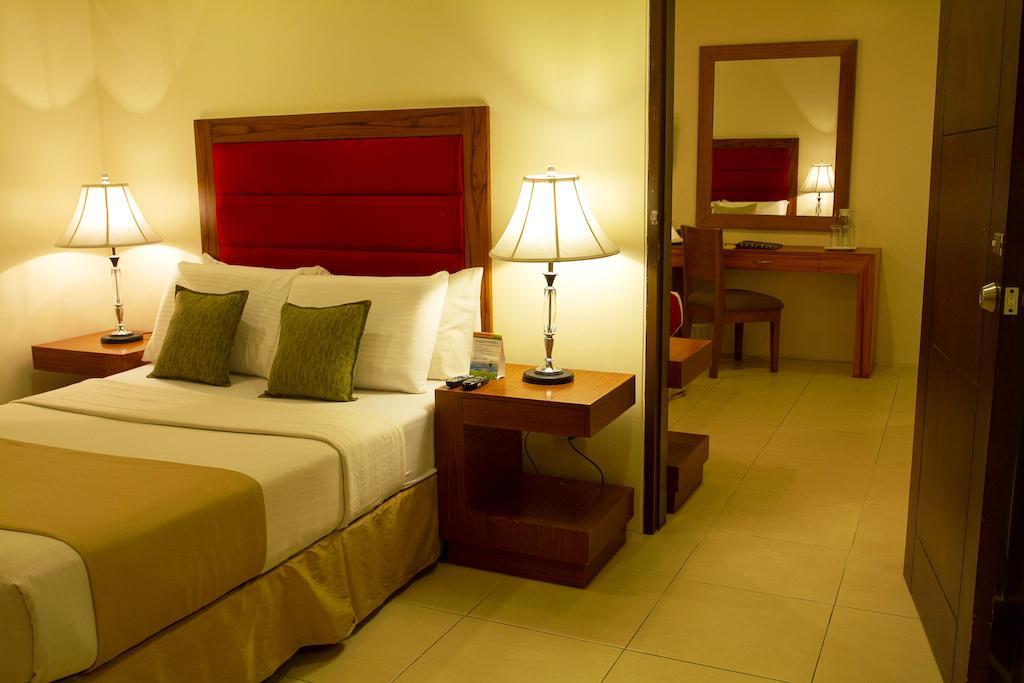 Home Crest Hotel