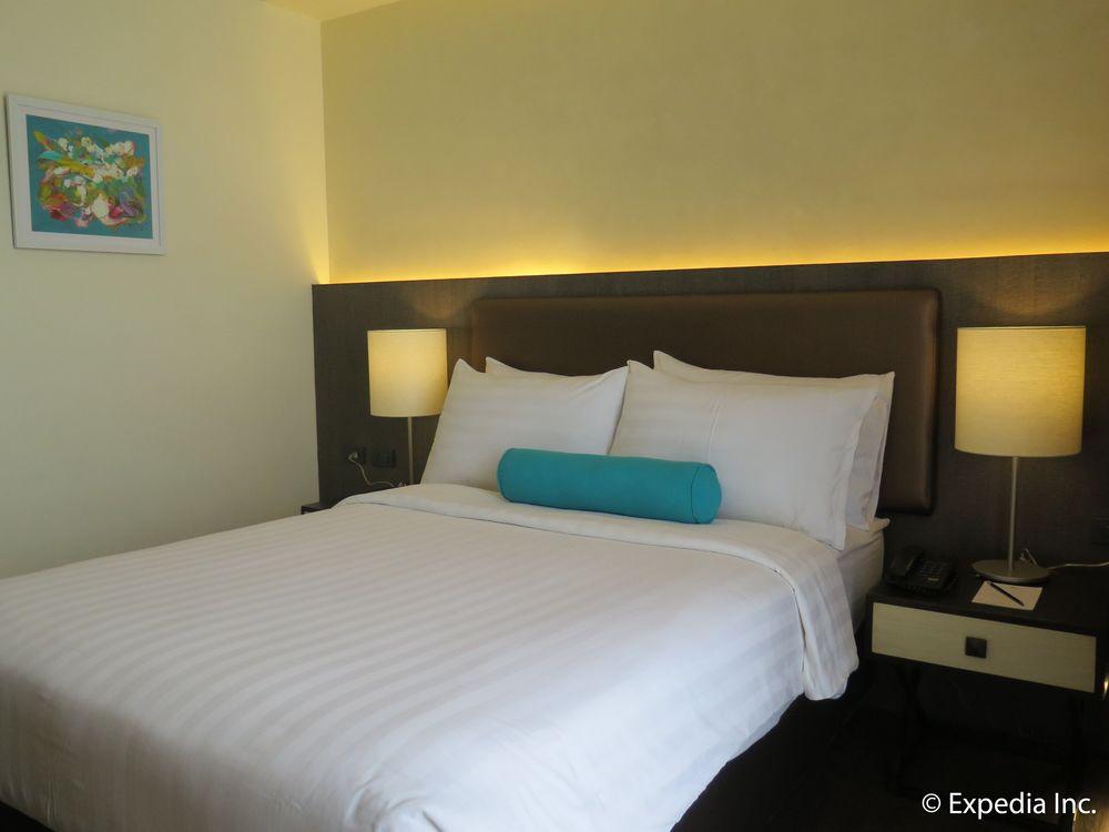 Home Crest Hotel