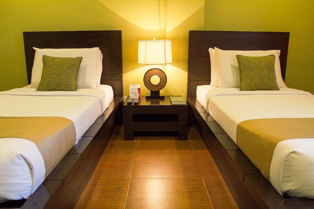Home Crest Hotel