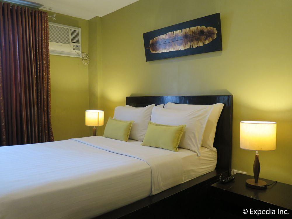 Home Crest Hotel