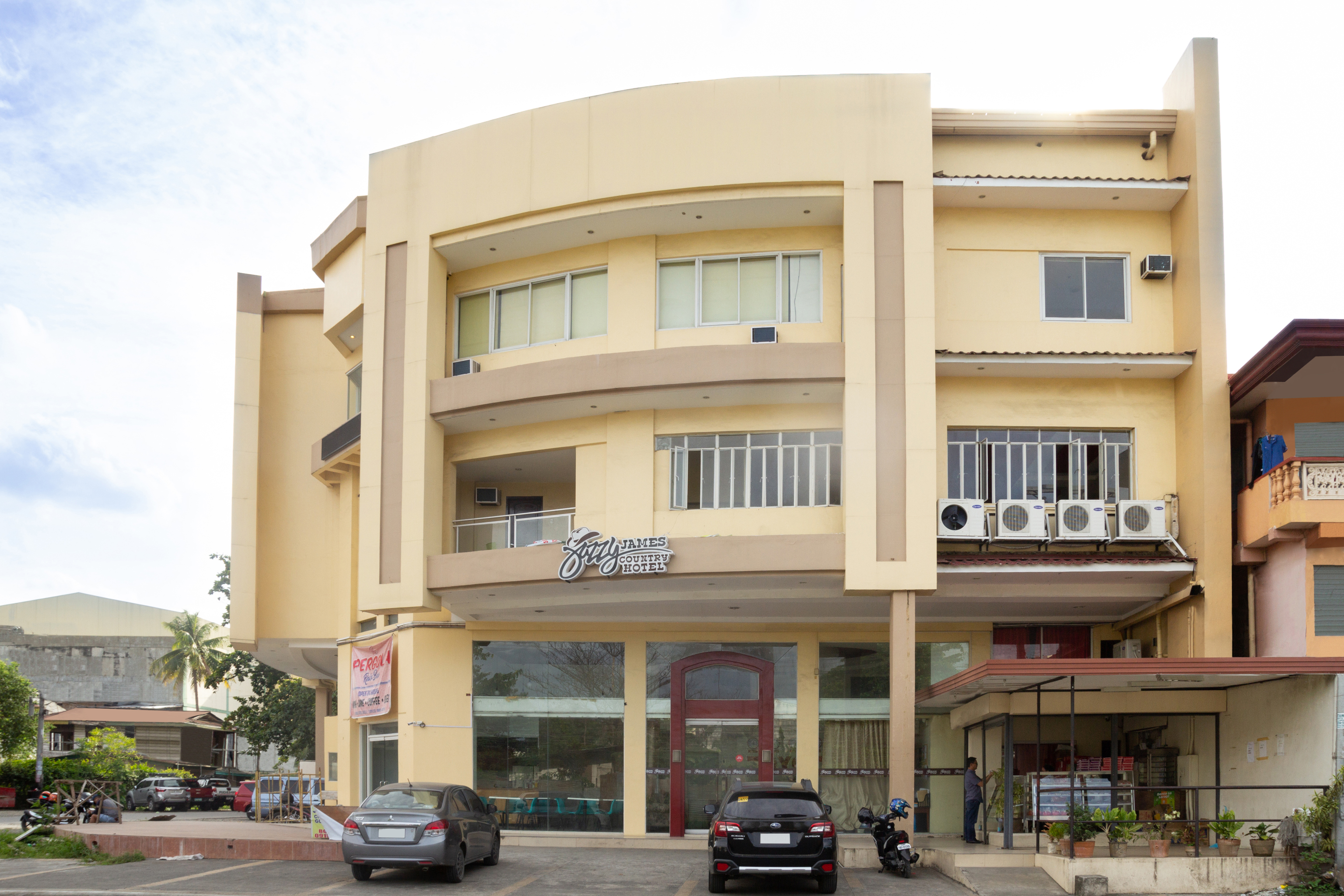 James Country Hotel 2 By OYO Rooms