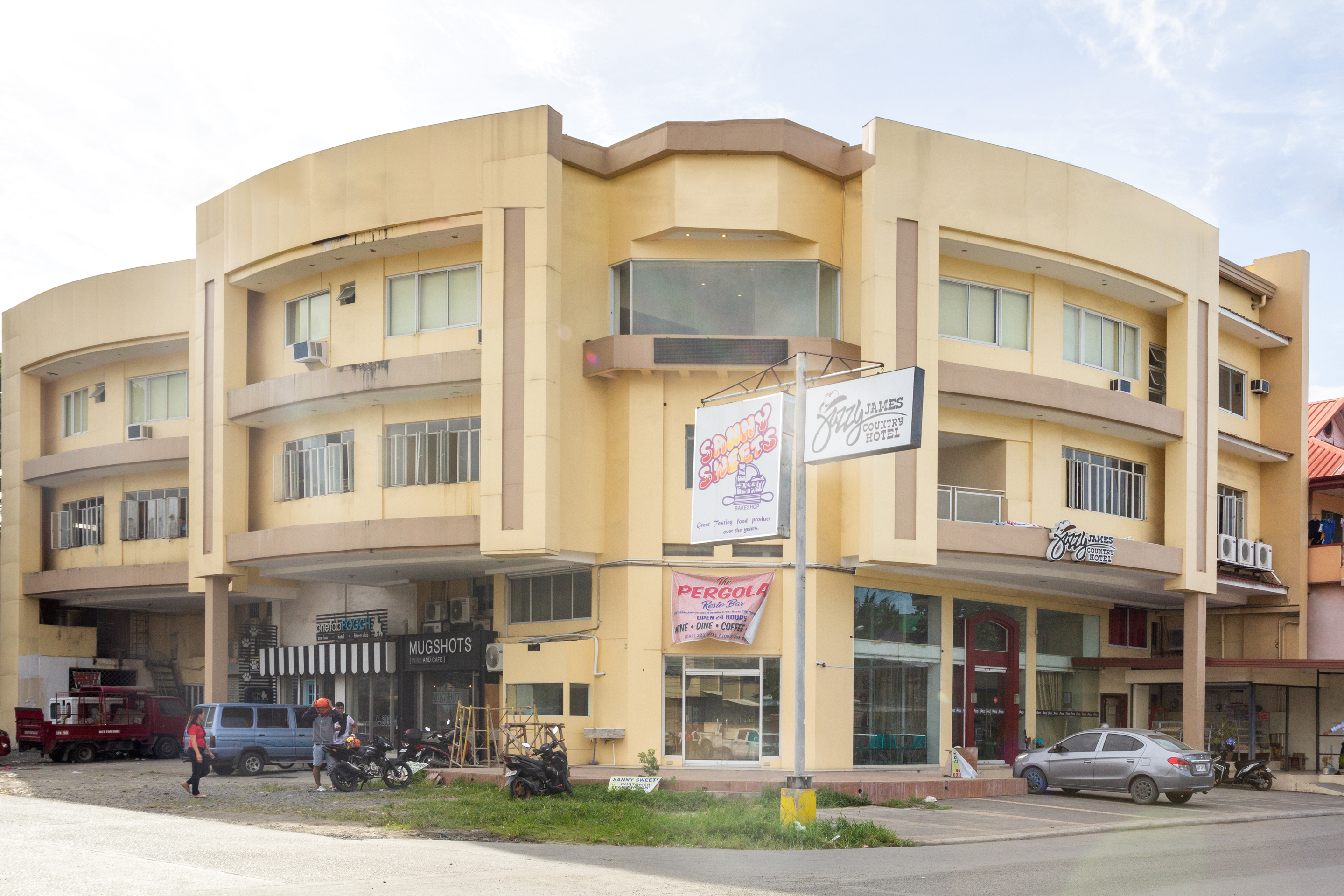 James Country Hotel 2 By OYO Rooms